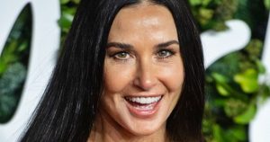 Demi Moore még csak most lett 60 éves, de a sok plasztikai beavatkozástól teljesen felismerhetetlenné vált