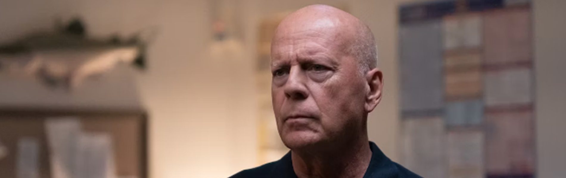 A súlyos betegséggel küzdő Bruce Willis visszavonulása előtt még csinált egy filmet, aminek itt az előzetese! - Wrong Place