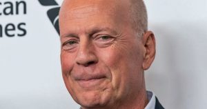 Megható fotó látott napvilágot a súlyos betegséggel küzdő Bruce Willisről