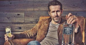 Ryan Reynolds egy amerikai szeszgyár büszke tulajdonosa lett