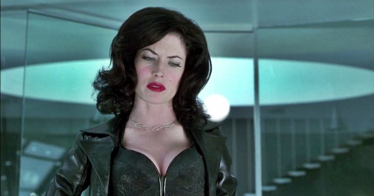 Felismeri? Ő volt a Men in Black csúcsbombázója, Will Smith rettegett ellenfele - Lara Flynn Boyle