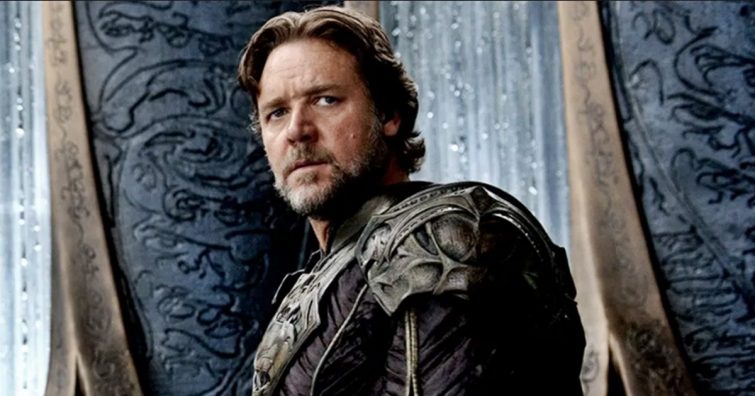 Russell Crowe-nak lehetősége lett volna A Gyűrűk Ura egyik kulcsszerepére, de ő elutasította a lehetőséget, amit máig bán