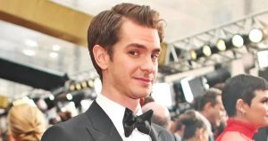 Andrew Garfield melegnek tartja magát, bár még nem volt szerelemi kapcsolata férfiakkal