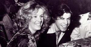 John Travolta első nagy szerelme a karjaiban halt meg