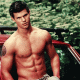 Elképesztő, de Taylor Lautnernek már hétévesen is kockás volt a hasa!