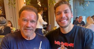Arnold Schwarzenegger sokáig eltitkolt fia igazi sármőrré gyúrta magát - Joseph Baena