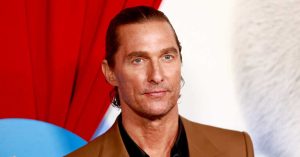 Matthew McConaughey felesége igazi bombázó – Már 17 éve bolondul gyönyörű feleségéért