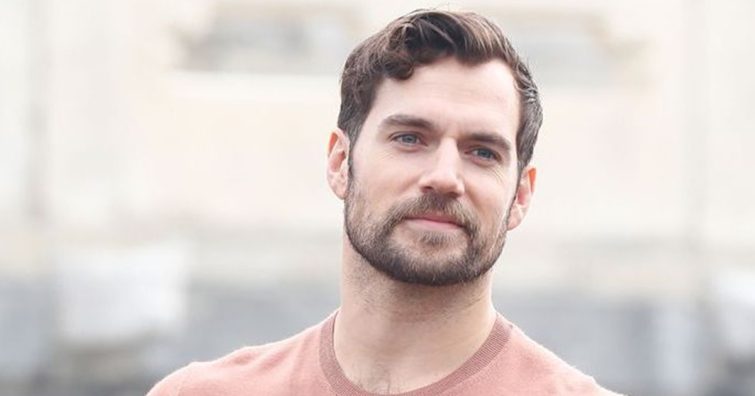 Így néz ki Henry Cavill testvére, akivel megszólalásig hasonlítanak egymásra