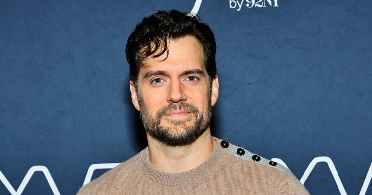 Ő az a nő, akinek sikerült elcsavarni Henry Cavill fejét - Natalie igazi bombázó