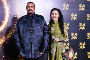 Az asszisztensét vette el feleségül – Ő Steven Seagal ritkán látott felesége - Erdenetuya Batsukh