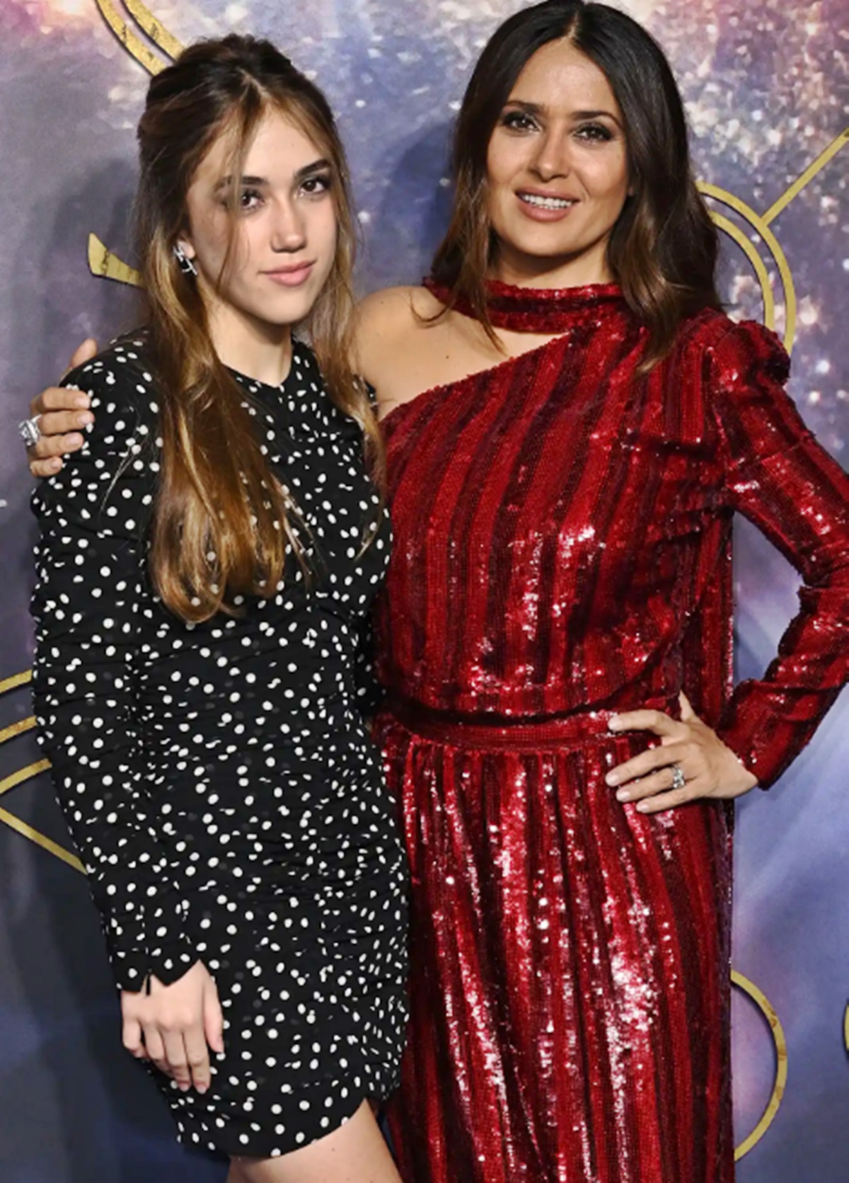 Le a kalappal! Az 56 éves Salma Hayek 15 éves lánya, Valentina épp olyan meseszép, mint az anyukája