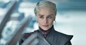 Szomorú bejelentést tett Emilia Clarke: súlyos betegséggel küzd a Trónok harca női sztárja
