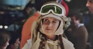 Sosem látott szívmelengető videó került elő Carrie Fisherről a Star Wars forgatásáról