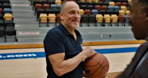 Woody Harrelson hozza 2023-as év sportfilmjét? Itt a Champions első szívmelengető előzetese