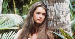 Le a kalappal! Brooke Shields 58 évesen megmutatta hibátlan alakját