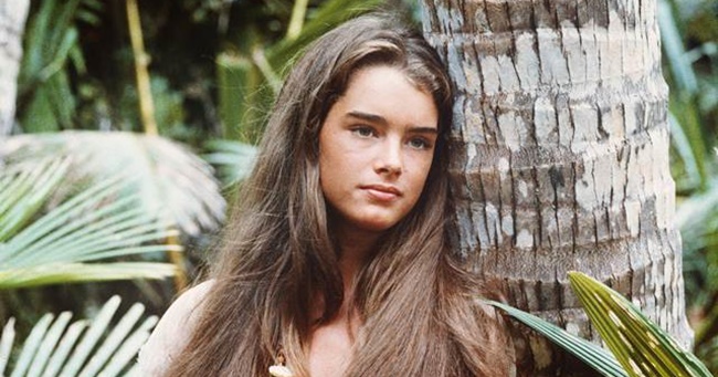 Le a kalappal! Brooke Shields 58 évesen megmutatta hibátlan alakját