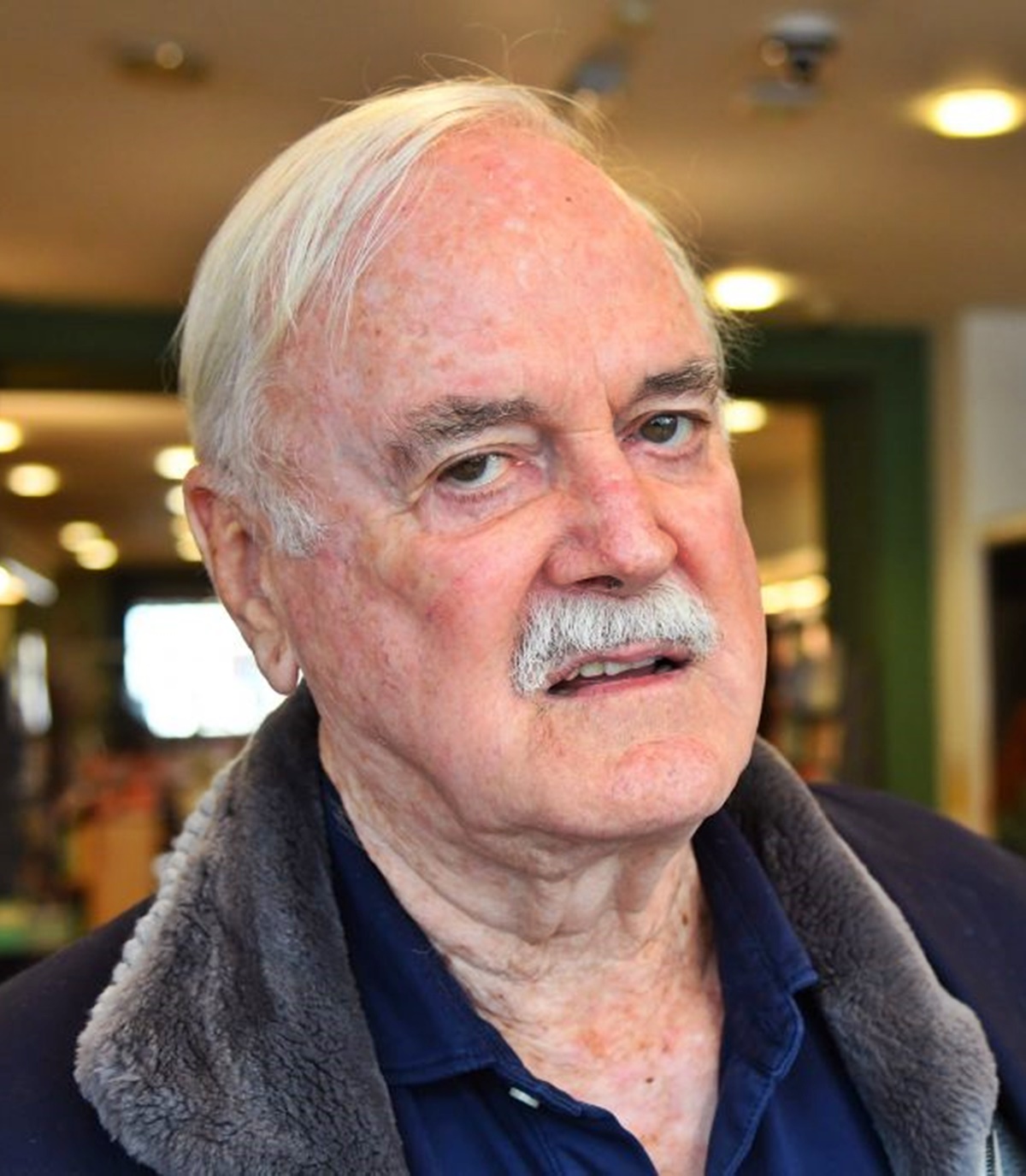 Már 83 éves a Waczak Szálló humoros Basilje! John Cleese nagyon jól tartja magát a mai napig