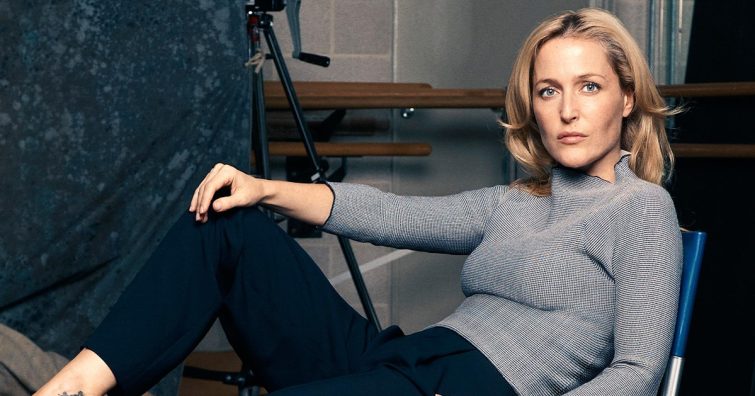 Gillian Andersonnak elege lett a melltartókból - Az X-akták 55 éves bombázója durván kiakadt