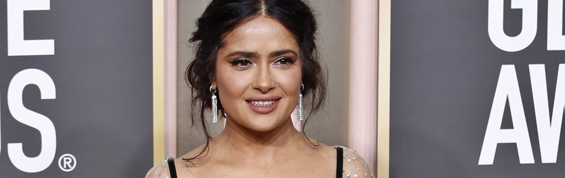 Salma Hayek kinézetére mindenki felkapta a fejét - Mélyen dekoltált ruhája mellett nem lehet elmenni szó nélkül