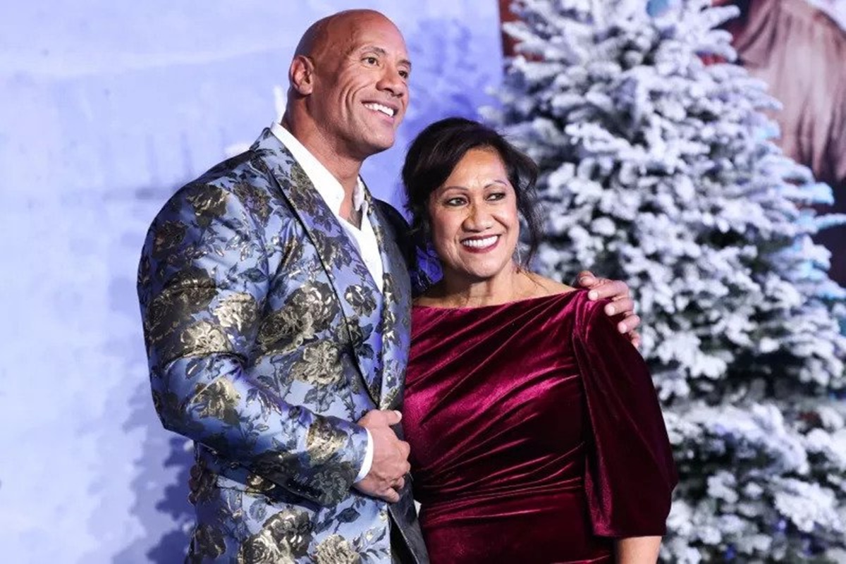 Dwayne Johnson szerény másfél milliárdos villával lepte meg az édesanyját