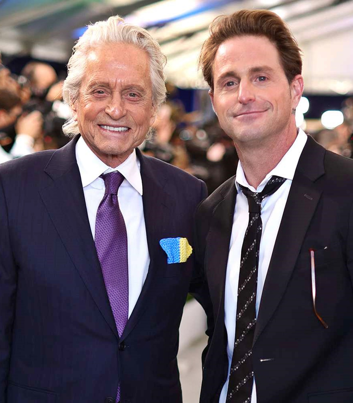 Mintha az apja fiatalabb kiadását nézegetnénk - Így néz ki Michael Douglas jóképű fia - Cameron Douglas