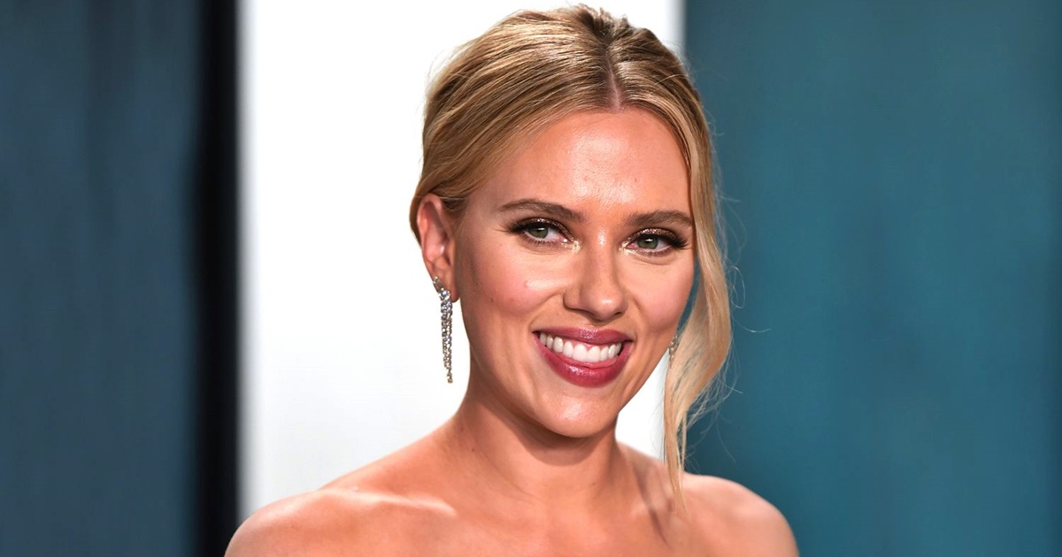 Scarlett Johansson őrülten szerelmes a férjébe: nem fogod elhinni, milyen átlagos pasiról van szó!
