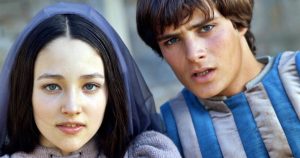 A Rómeó és Júlia két sztárja így néz ki most, 55 évvel a film után - Olivia Hussey brit színésznő 15 éves (most 72 éves), Leonard Whiting 16 éves (most 73 éves)