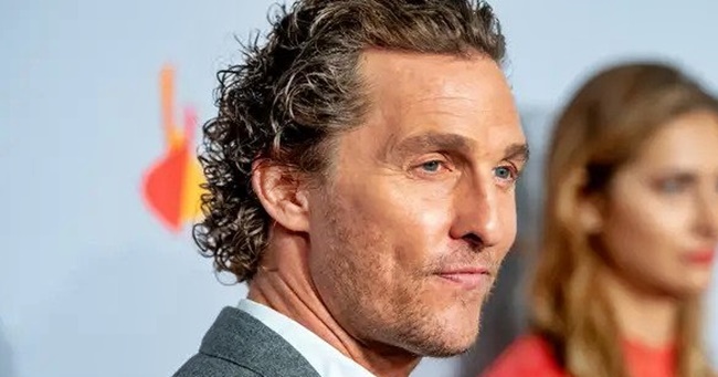 Matthew McConaughey kisfia tiszta apja – Friss fotókon a 10 éves Livingston