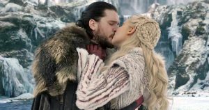 Kit Harington öklendezett a forgatáson, miután megcsókolta Emilia Clarke-ot