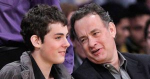 Ő Tom Hanks ritkán látott, 26 éves fia – Évek óta nem mutatkozott a nyilvánosság előtt