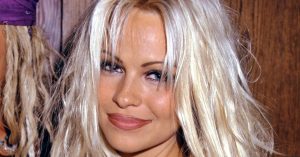 Pamela Anderson fiaiból piszok dögös férfiak lettek – Fotókon a ritkán látott Brandon és Dylan