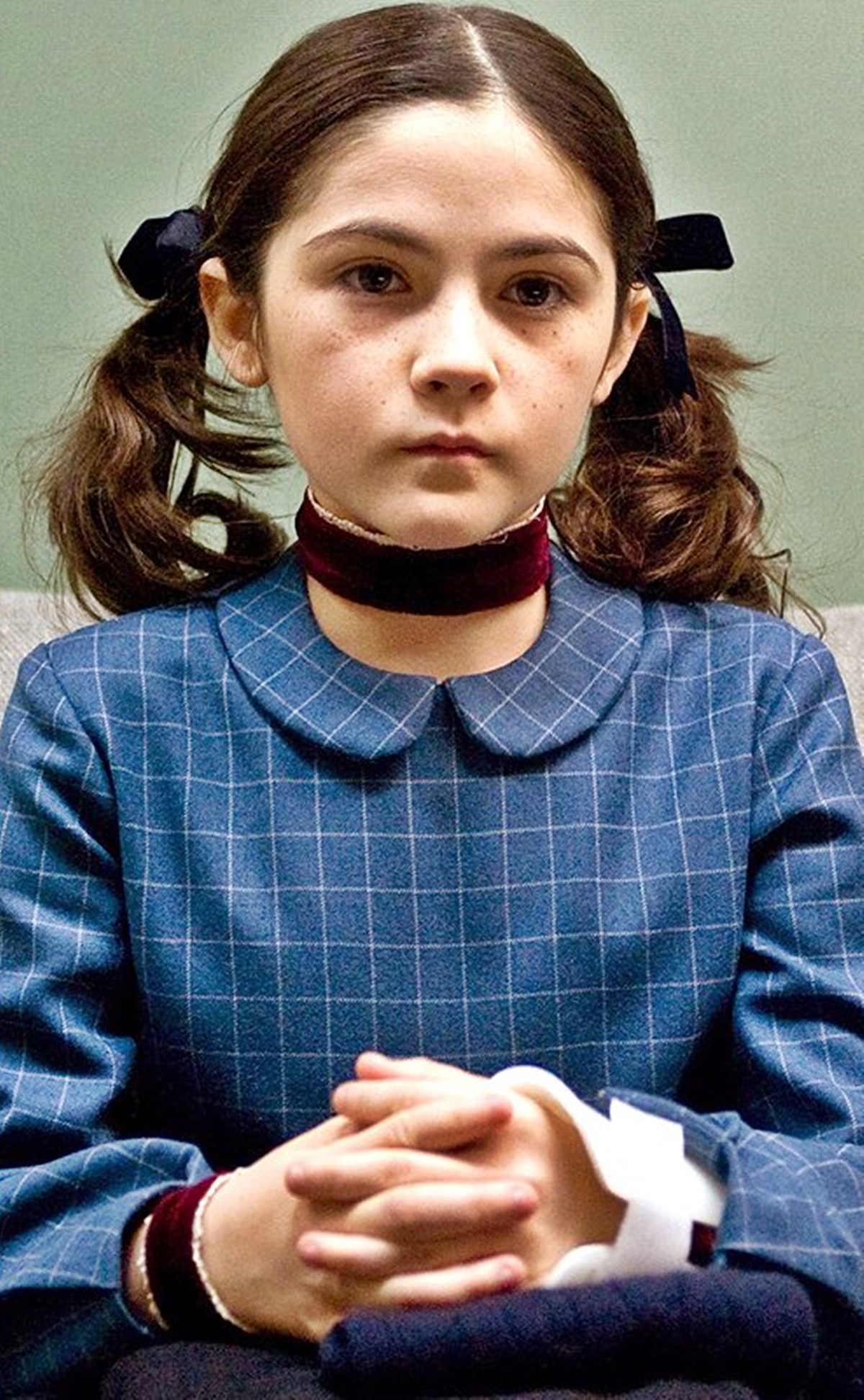 Emlékszel még Az árva rémisztő kislányára? Isabelle Fuhrman ma lett 26 éves és igazi bombázó lett