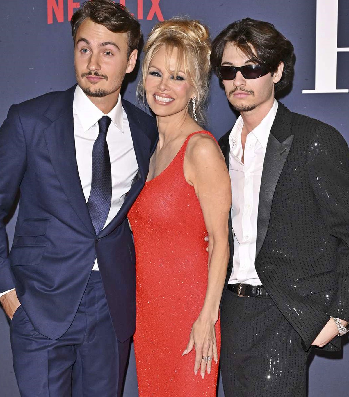 Pamela Anderson fiaiból piszok jóképű fiatalemberek lettek – Fotókon a ritkán látott Brandon és Dylan