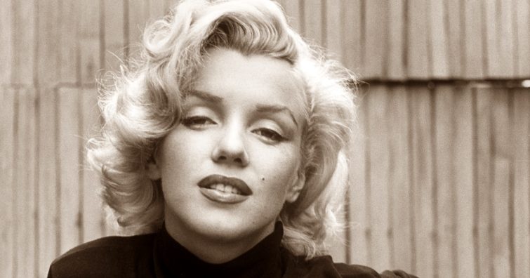 Marilyn Monroe fiatalkori, fürdőruhás képeitől eláll a lélegzeted - Az egykori szexszimbólumnak bomba alakja volt