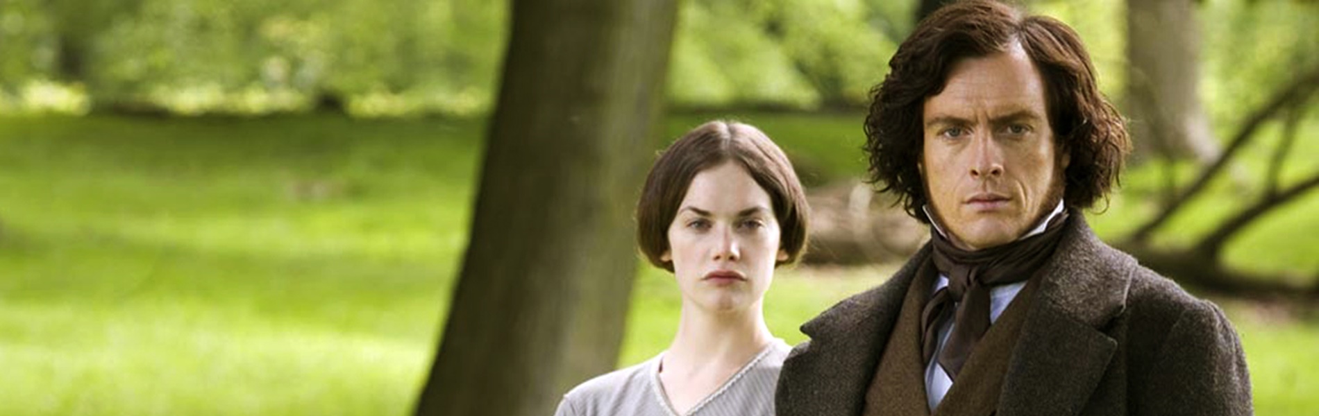 Ő volt a Jane Eyre hősszerelmes szuperpasija – Így néz ki most a szívtipró Toby Stephens