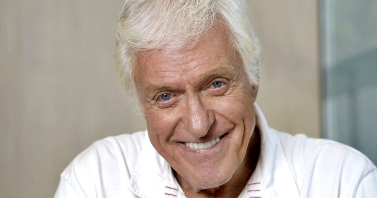 Dick Van Dyke fiatalkori fotója – Elképesztően jóképű volt a 97 éves színészlegenda