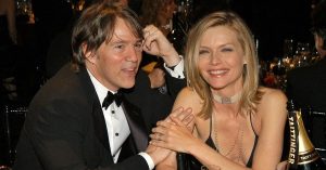 Michelle Pfeiffer és férje egy vakrandin találkoztak először - Már 30 éve bolondulnak egymásért