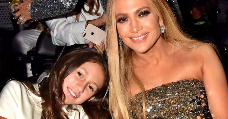 Az 54 éves Jennifer Lopez 15 éves lánya, Emme épp olyan meseszép, mint az anyukája