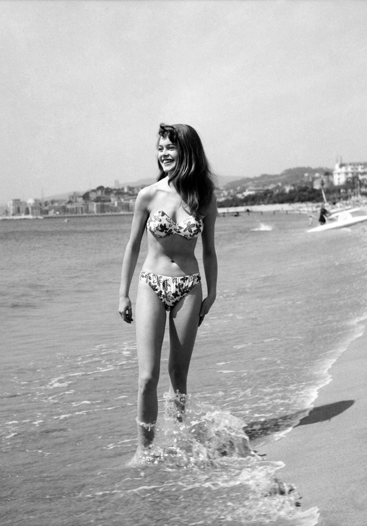 Ritkán látott fotó a színésznőről: Brigitte Bardot bikinis bombázó volt 20 évesen