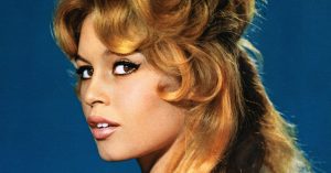 Ritkán látott fotó a színésznőről: Brigitte Bardot bikinis bombázó volt 20 évesen