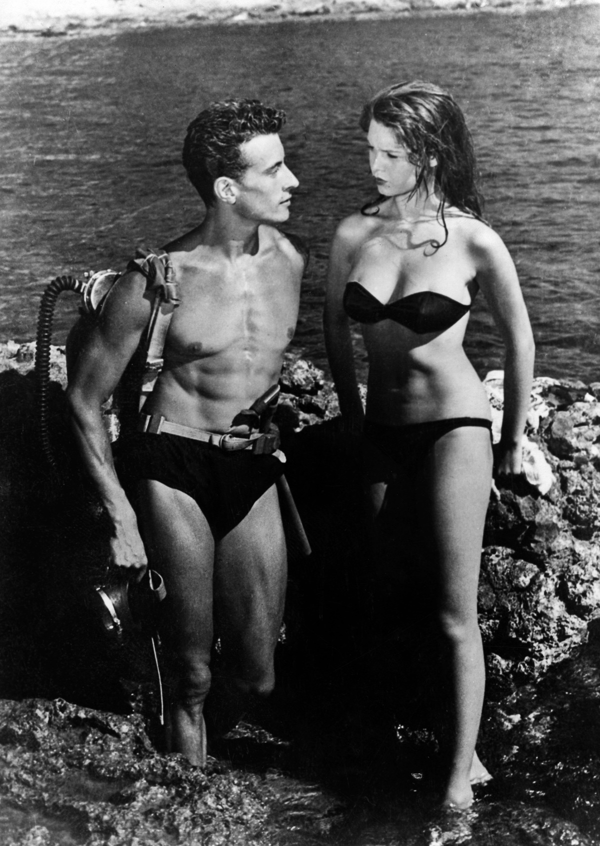 Ritkán látott fotó a színésznőről: Brigitte Bardot bikinis bombázó volt 20 évesen