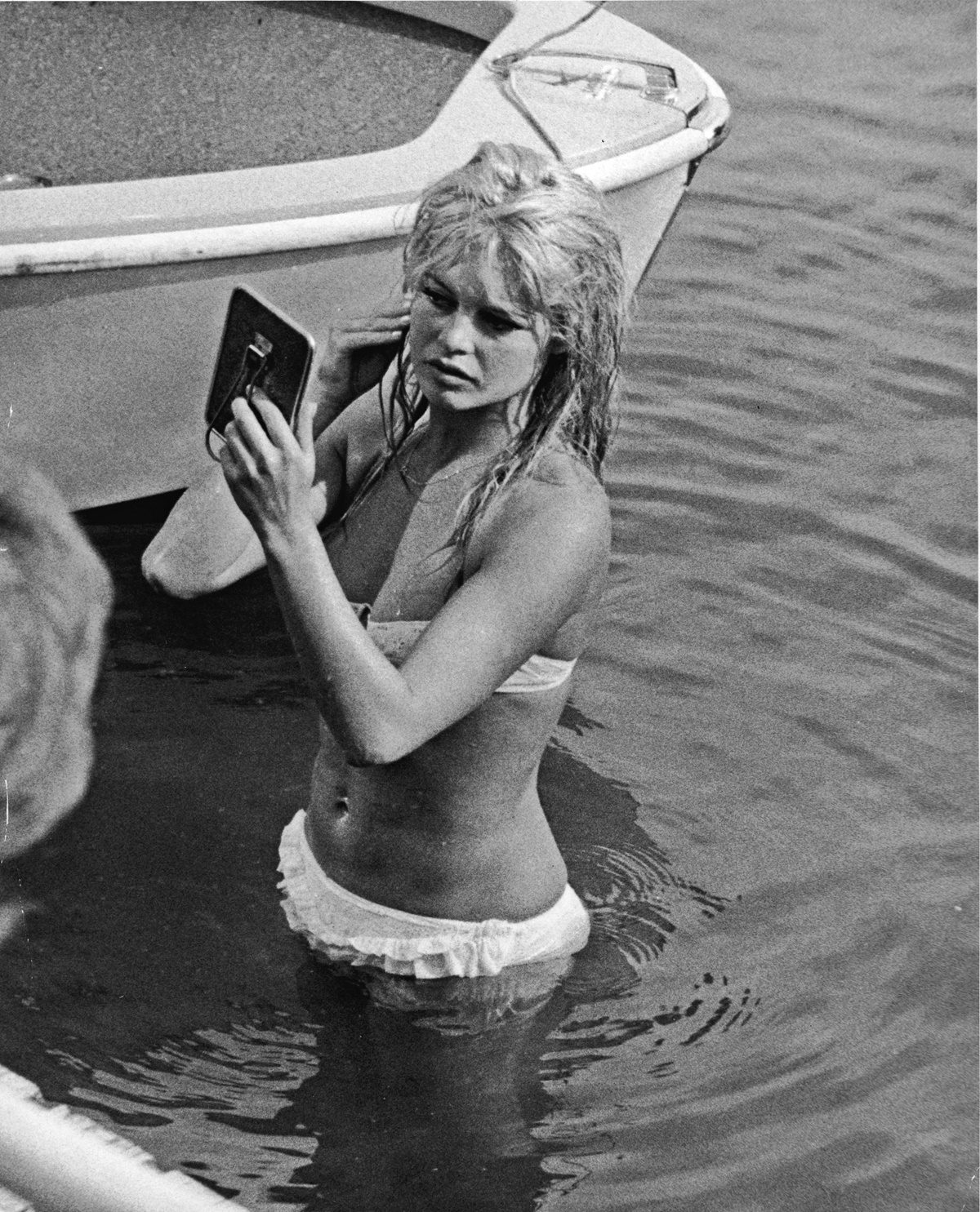 Ritkán látott fotó a színésznőről: Brigitte Bardot bikinis bombázó volt 20 évesen