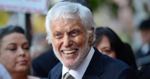 11 éve vette el élete szerelmét Dick Van Dyke - Felesége 46 évvel fiatalabb a színészlegendánál