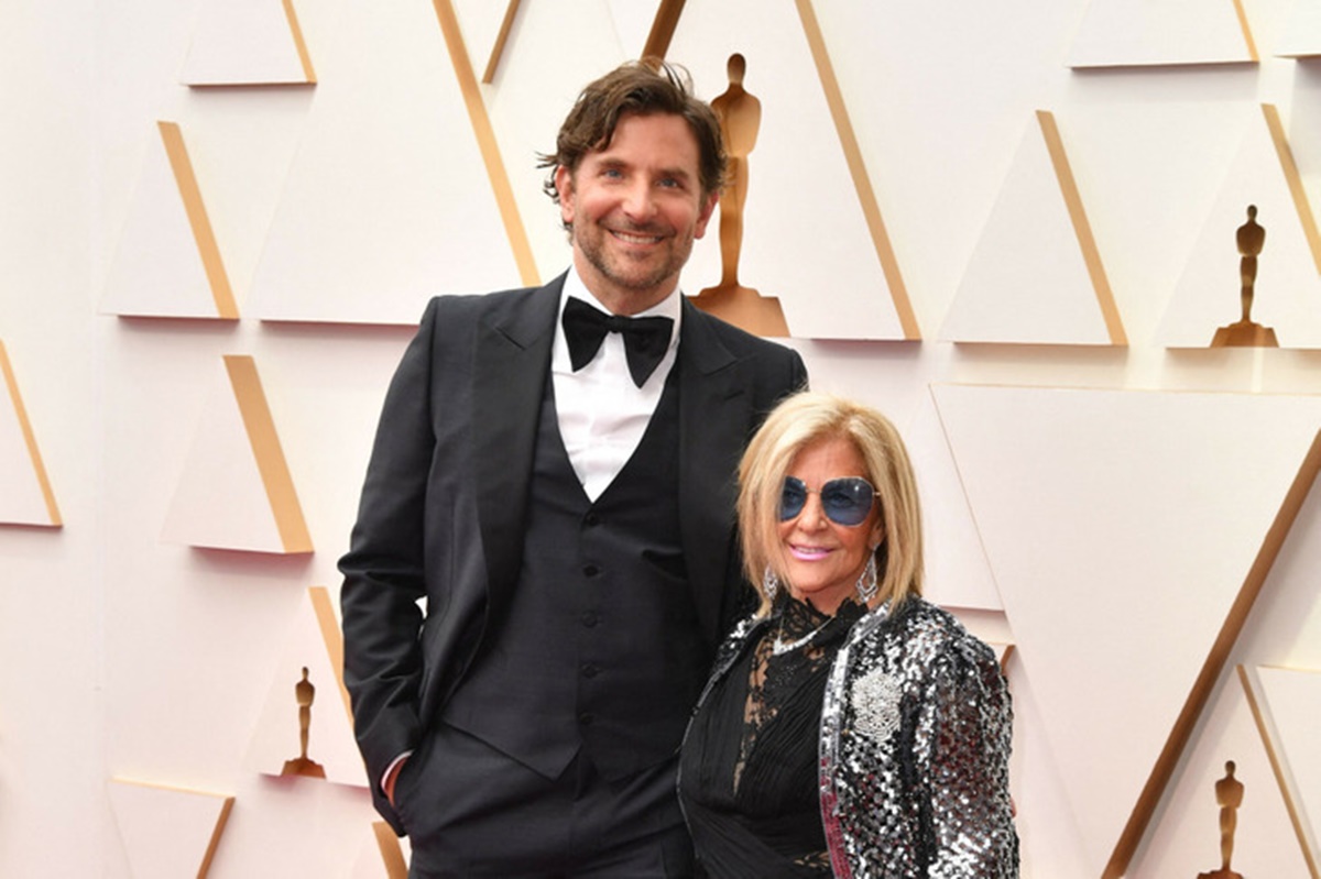 Miért él Bradley Cooper 48 évesen még mindig az édesanyjával?