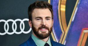 A valóságban ő Chris Evans barátnője – Az Amerika Kapitány sztárjának igazi bombázó a párja