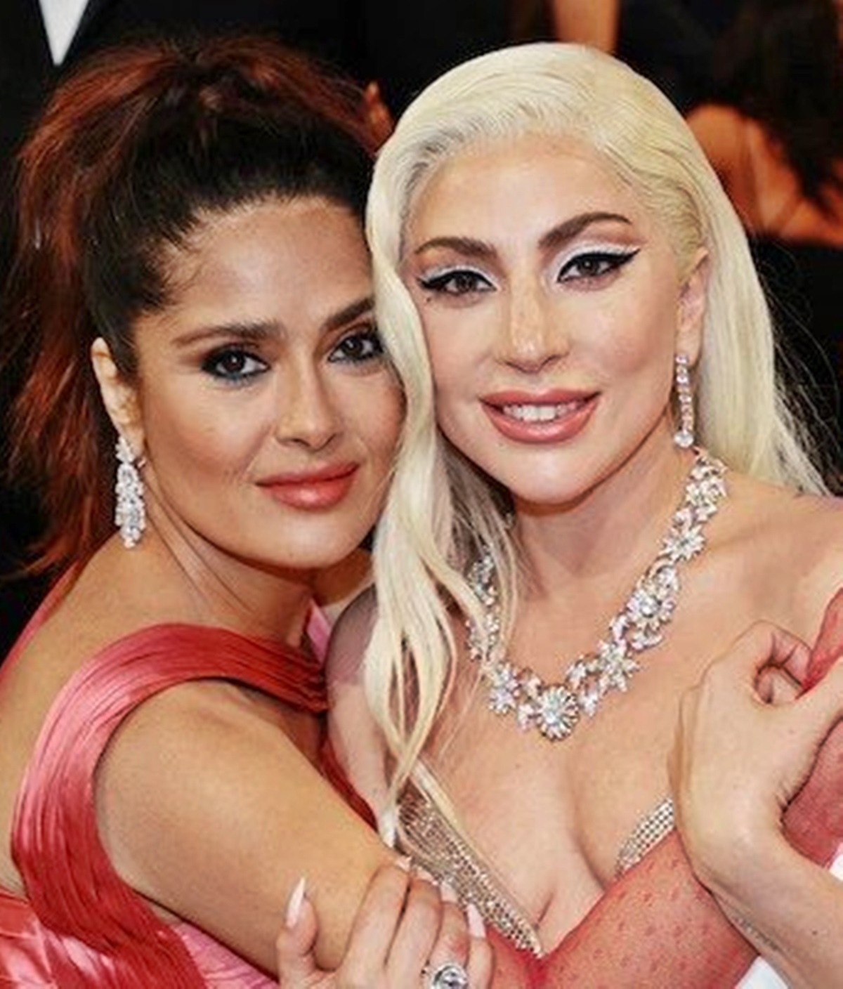 Kiderül, hogy miért maradt ki Salma Hayek és Lady Gaga szexjelenete a Gucci-házból