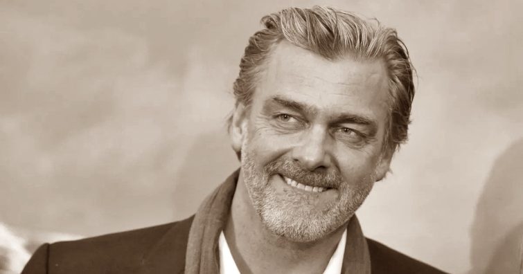 Tragikus hirtelenséggel, forgatás közben elhunyt a népszerű színész, Ray Stevenson