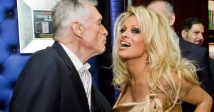 Pamela Anderson kitálalt: szexre kényszerítették Hugh Hefner villájában