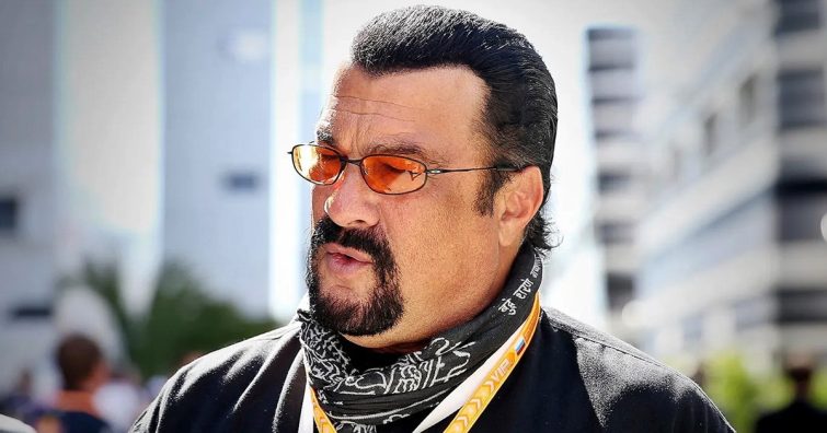 Kitálalt a leszbikus színésznő: Steven Seagal egy megbeszélésen molesztálta őt