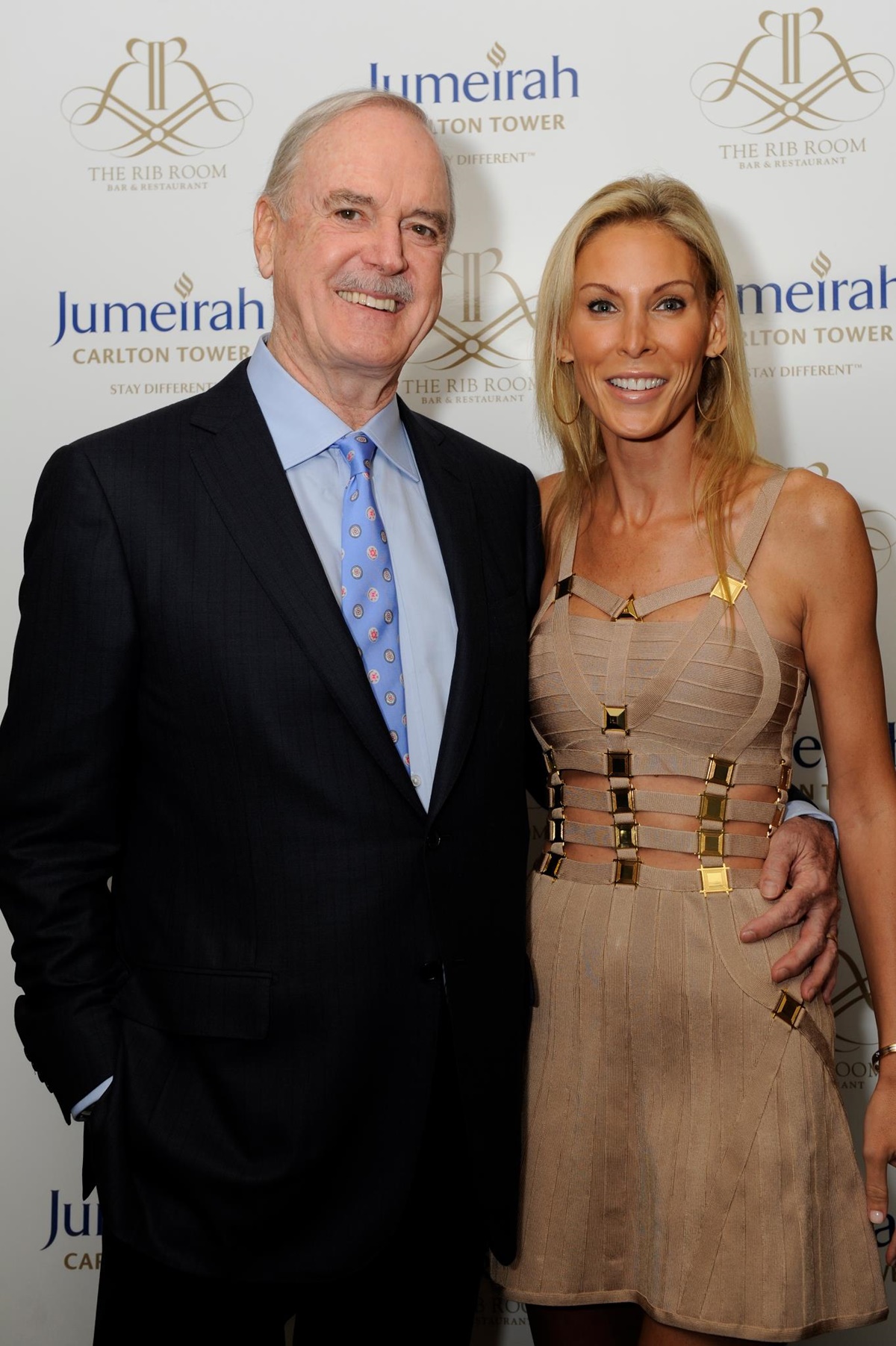 A Monty Python sztárjának felesége igazi szépség – John Cleese már 11 éve bolondul gyönyörű feleségéért
